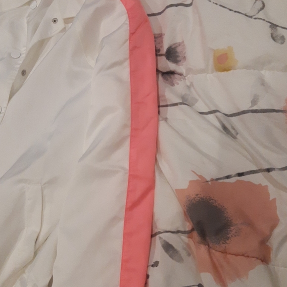 Summer/Fall lightweight Jacket - Picture 2 of 5